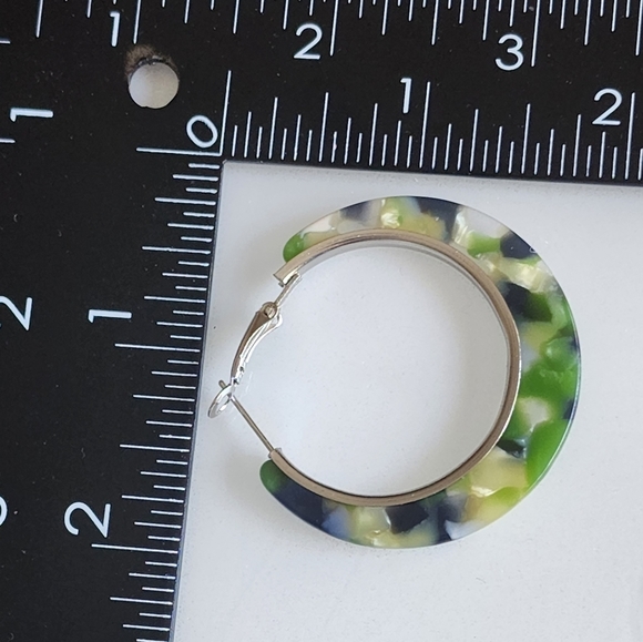 HOOPS Newest Trend 💕Must Have 💕 Camo Hoops EHP - Picture 4 of 4